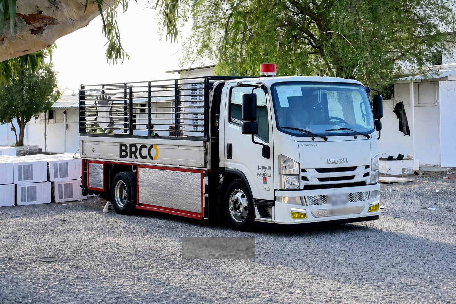BRCO Dyna lorry with cage bed — plate blurred